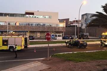 Vuelco de un vehículo en el acceso a La Garita por la Avenida del Cabildo/GSS.